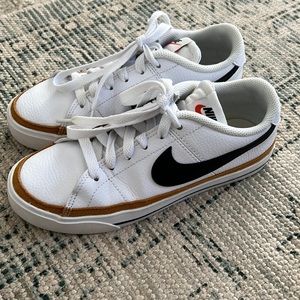 Nike sneakers size 5.5